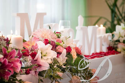 сватбена украса с цветя, материи, арки, балони