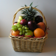 голяма кошница с плодове
